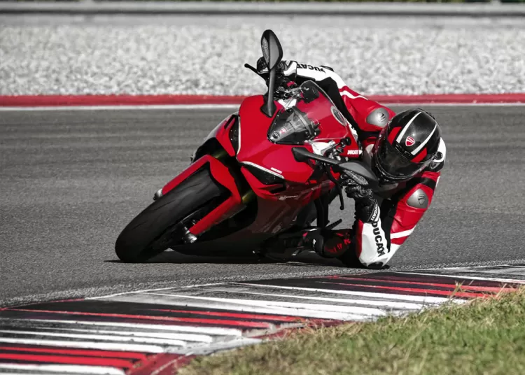 Production of the new SuperSport 950 gets underway in Borgo Panigale